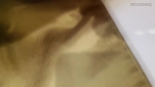 拉丁裔学生在输掉赌注后给我一个很棒的口交