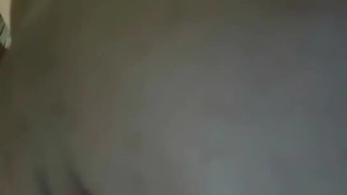 大学生用她无毛的阴部调皮