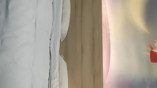 JUFE-415 追姦キメセク潮吹き絶頂 逃げ込んだ部屋の住人まで欲情させてしまう犯●れた女子大生の体液したたる美巨乳ボディ 花柳杏奈